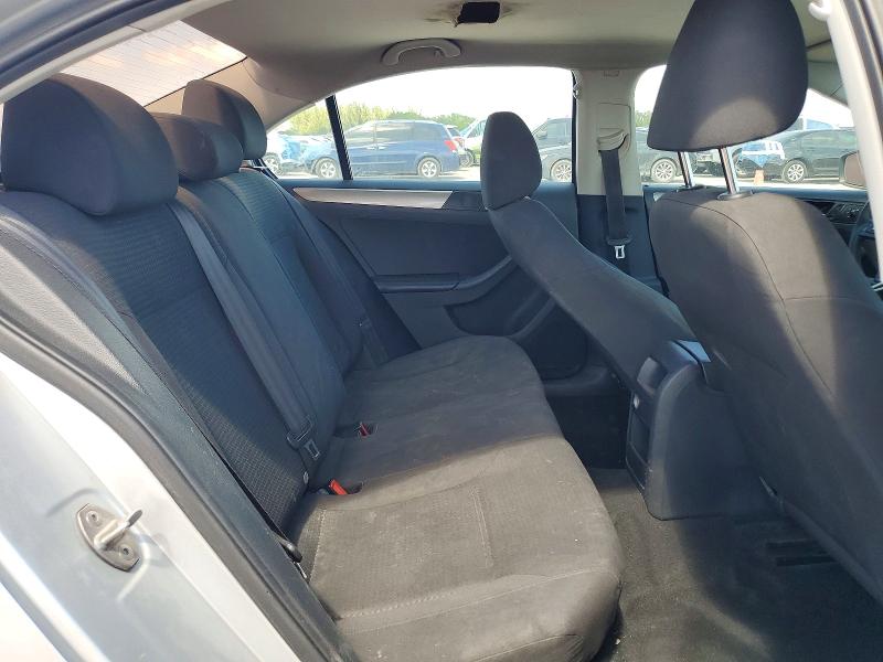 42035956 :رقم المزاد ، 3VWD17AJ8FM218138 vin ، 2015 Volkswagen Jetta مزاد بيع