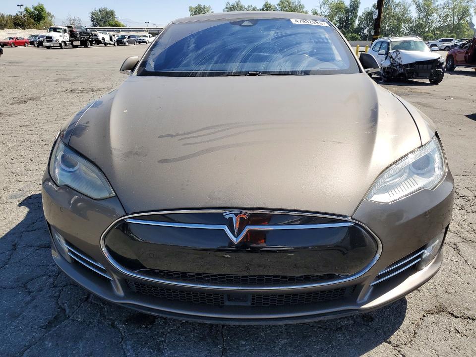 47932286 :رقم المزاد ، 5YJSA1E20GF123881 vin ، 2016 Tesla Model S مزاد بيع