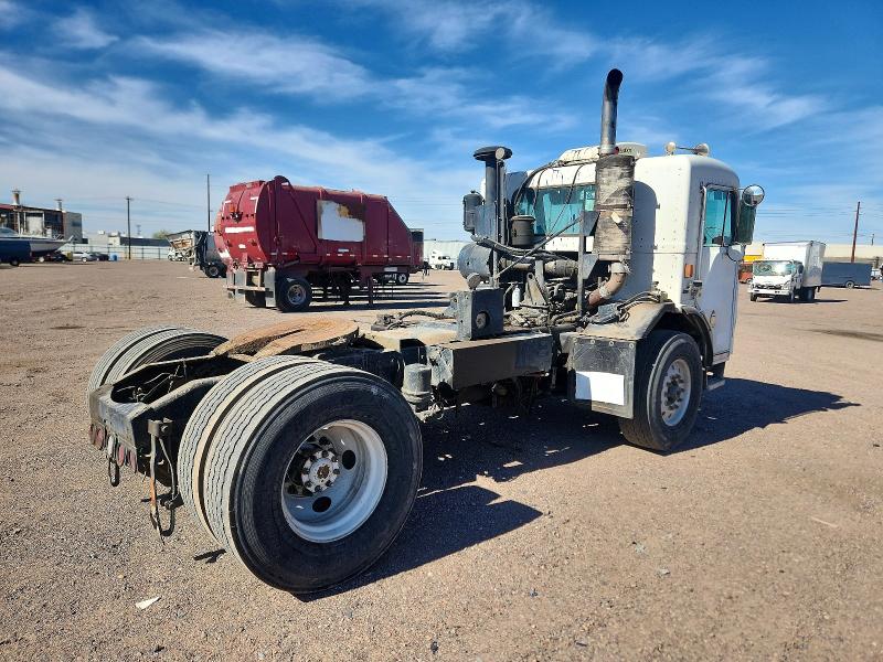 78884375 :رقم المزاد ، 1NPZL00X76D717114 vin ، 2006 Peterbilt Tractor 320 مزاد بيع