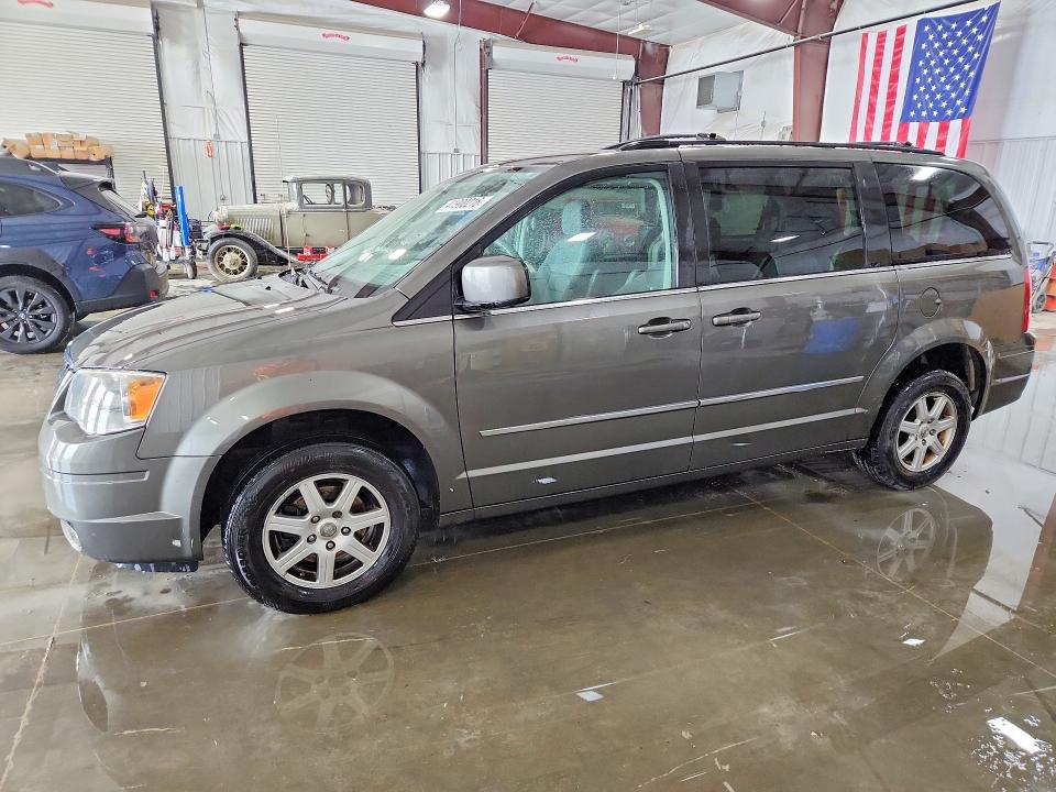 2010 Chrysler Town & Country მანქანა იყიდება აუქციონზე, vin: 2A4RR5DX7AR400480, აუქციონის ნომერი: 41900216