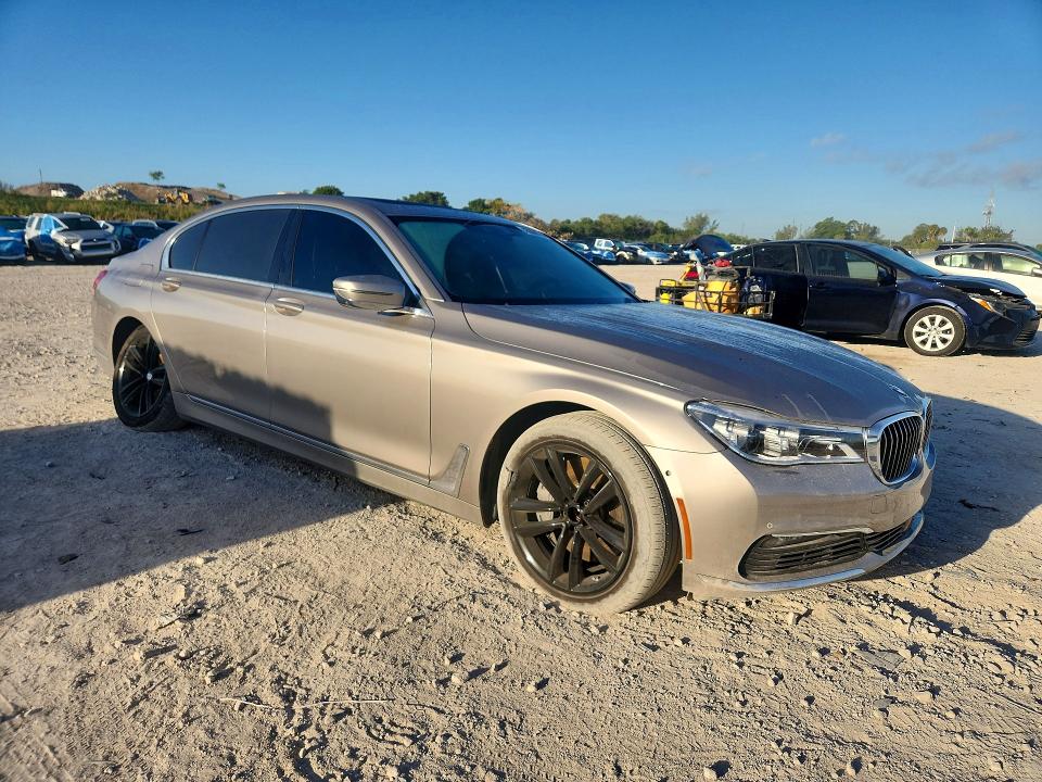 2018 Bmw 750 მანქანა იყიდება აუქციონზე, vin: WBA7F0C5XJGM23422, აუქციონის ნომერი: 45669776