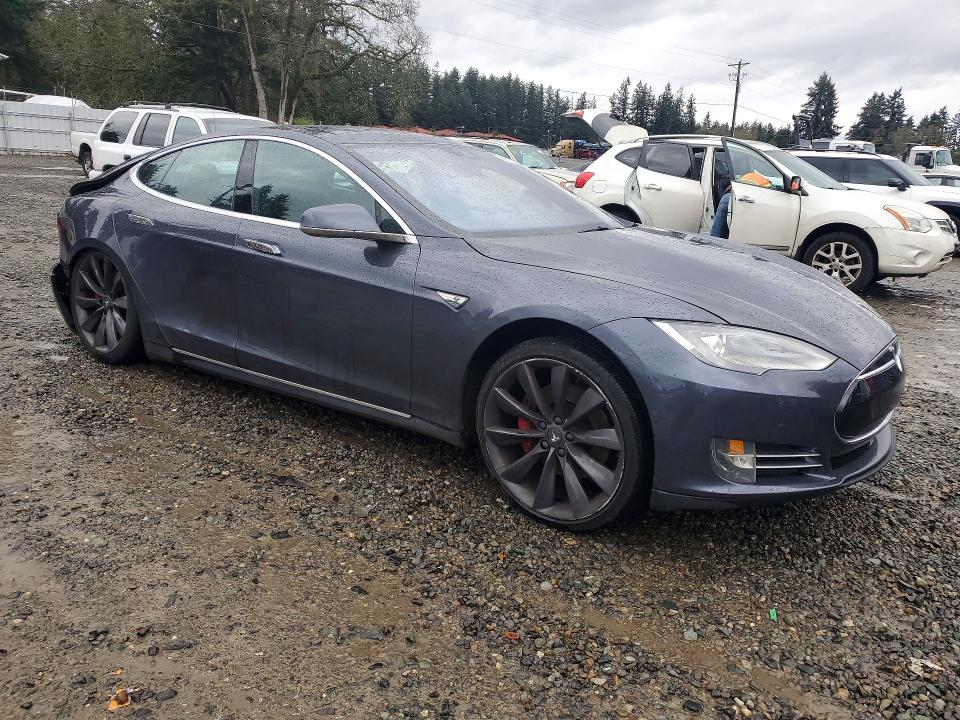 Продажа на аукционе авто 2015 Tesla Model S, vin: 5YJSA1E40FF104831, номер лота: 47135326