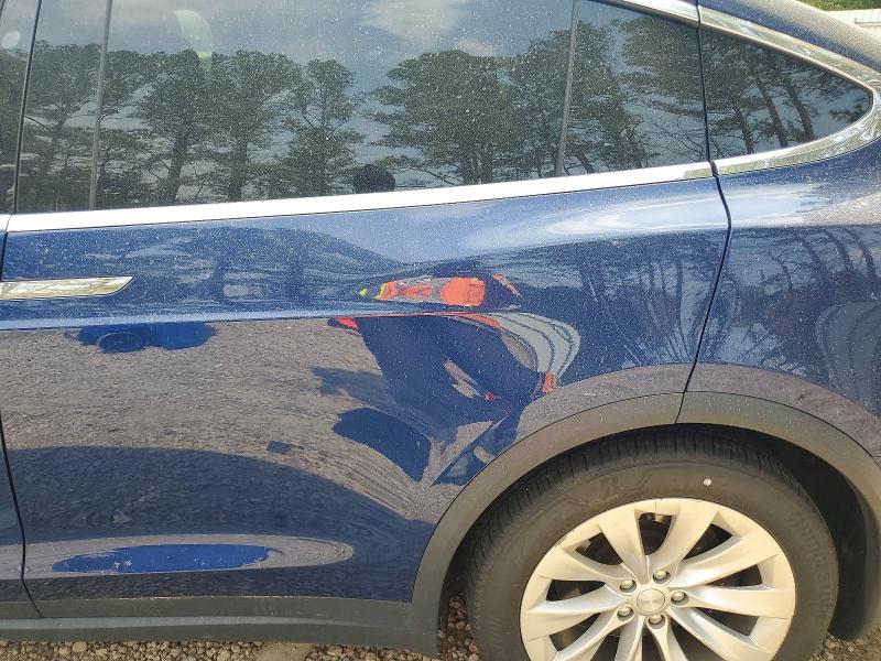 46714556 :رقم المزاد ، 5YJXCAE27JF139390 vin ، 2018 Tesla Model X مزاد بيع