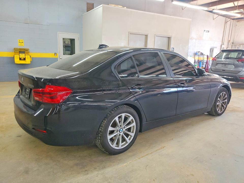 47416086 :رقم المزاد ، WBA8A9C3XHK620569 vin ، 2017 Bmw 320 مزاد بيع