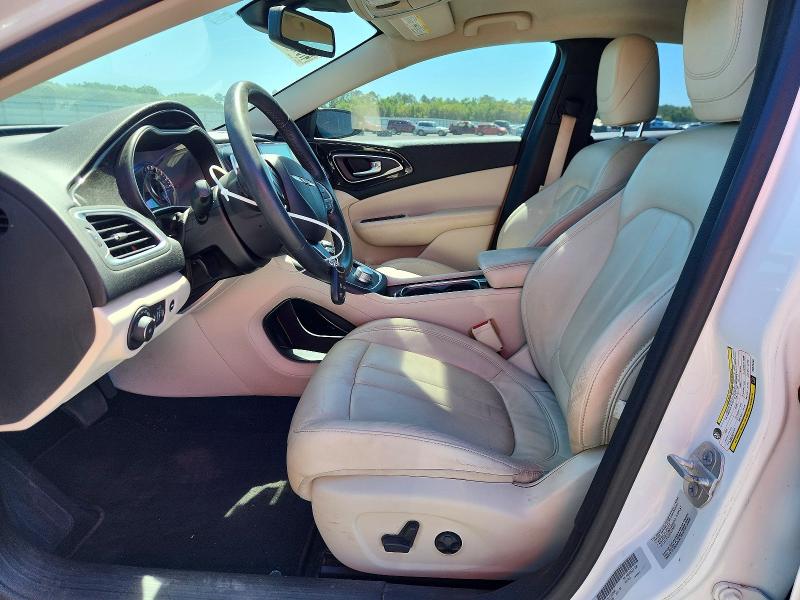 47049906 :رقم المزاد ، 1C3CCCCG1FN573486 vin ، 2015 Chrysler 200 مزاد بيع