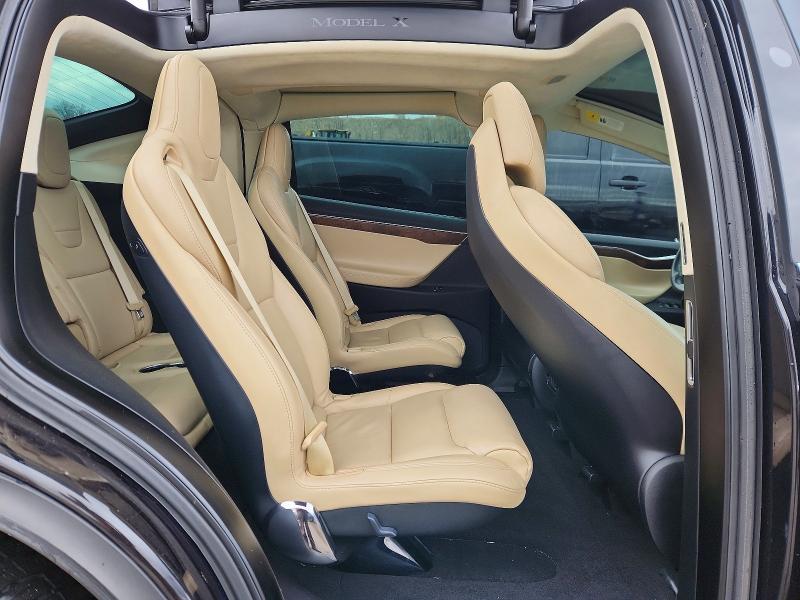 79644345 :رقم المزاد ، 5YJXCBE40HF051766 vin ، 2017 Tesla Model X مزاد بيع