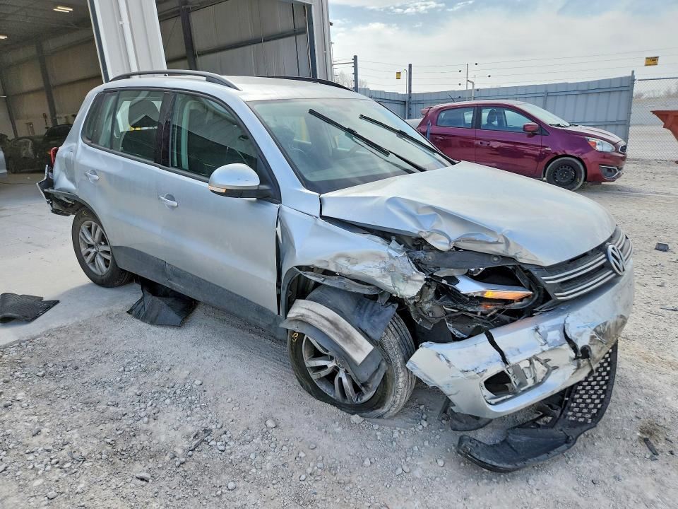 2017 Volkswagen Tiguan მანქანა იყიდება აუქციონზე, vin: WVGBV7AXXHK007029, აუქციონის ნომერი: 47921786