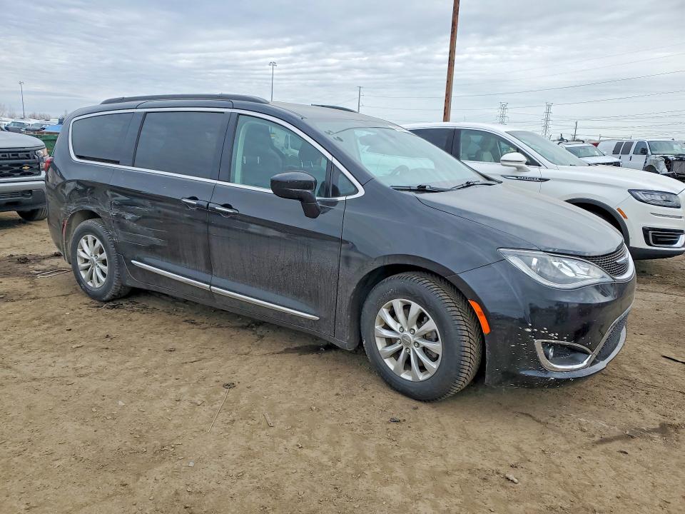 46998146 :رقم المزاد ، 2C4RC1BG4HR517396 vin ، 2017 Chrysler Pacifica مزاد بيع