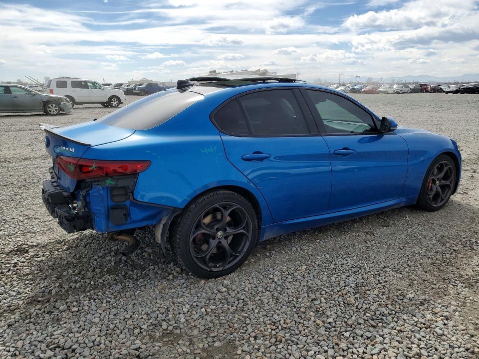 42017016 :رقم المزاد ، ZARFAEEN9J7589847 vin ، 2018 Alfa Romeo Giulia مزاد بيع