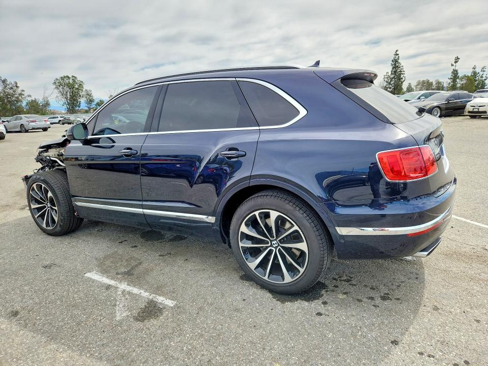 2018 Bentley Bentayga მანქანა იყიდება აუქციონზე, vin: SJAAC2ZV8JC021752, აუქციონის ნომერი: 41730566