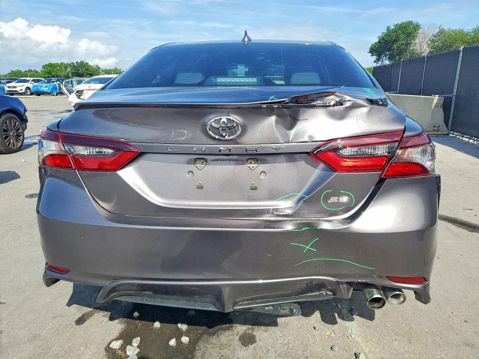 47260416 :رقم المزاد ، 4T1G11AK9NU646893 vin ، 2022 Toyota Camry مزاد بيع