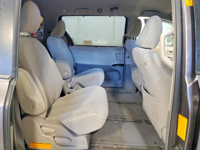 79624065 :رقم المزاد ، 5TDJK3DC3BS022630 vin ، 2011 Toyota Sienna مزاد بيع