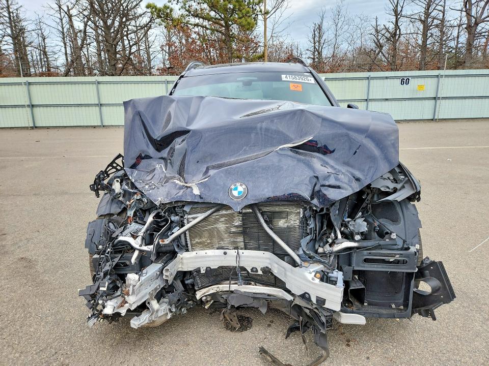 41583926 :رقم المزاد ، 5UXCX6C01M9H50033 vin ، 2021 Bmw X7 مزاد بيع