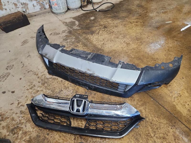 46711606 :رقم المزاد ، 7FARW2H83JE000402 vin ، 2018 Honda Cr-v مزاد بيع