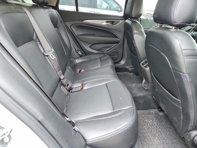 76639505 :رقم المزاد ، W04GU8SX6J1067316 vin ، 2018 Buick Regal Tourx مزاد بيع