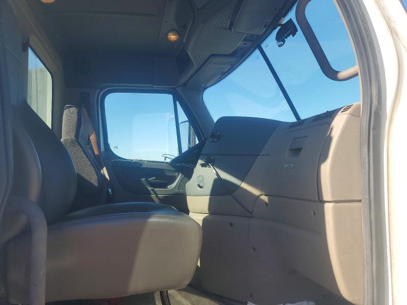2016 Freightliner Cascadia 125 მანქანა იყიდება აუქციონზე, vin: 1FUBGEDV9GLHC5703, აუქციონის ნომერი: 46200916