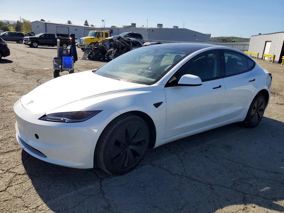 2025 Tesla Model 3 მანქანა იყიდება აუქციონზე, vin: 5YJ3E1EA6SF026077, აუქციონის ნომერი: 45625826