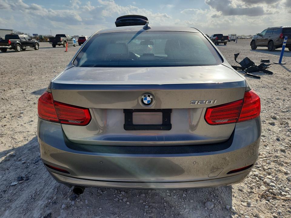 2017 Bmw 320 მანქანა იყიდება აუქციონზე, vin: WBA8E1G57HNU14917, აუქციონის ნომერი: 41618536