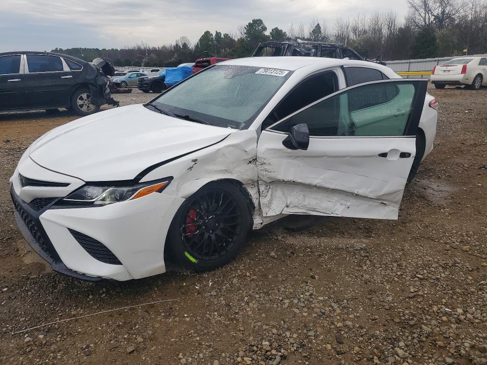 2020 Toyota Camry მანქანა იყიდება აუქციონზე, vin: 4T1G11AK6LU911279, აუქციონის ნომერი: 79013125