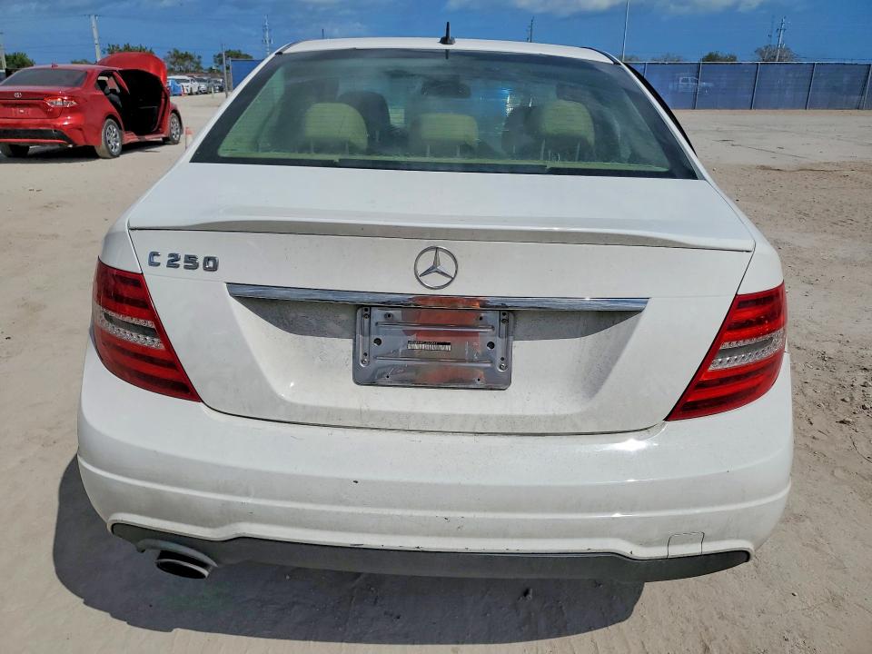 Продаж на аукціоні авто 2014 Mercedes-benz C, vin: WDDGF4HB7EA963561, номер лоту: 46090106