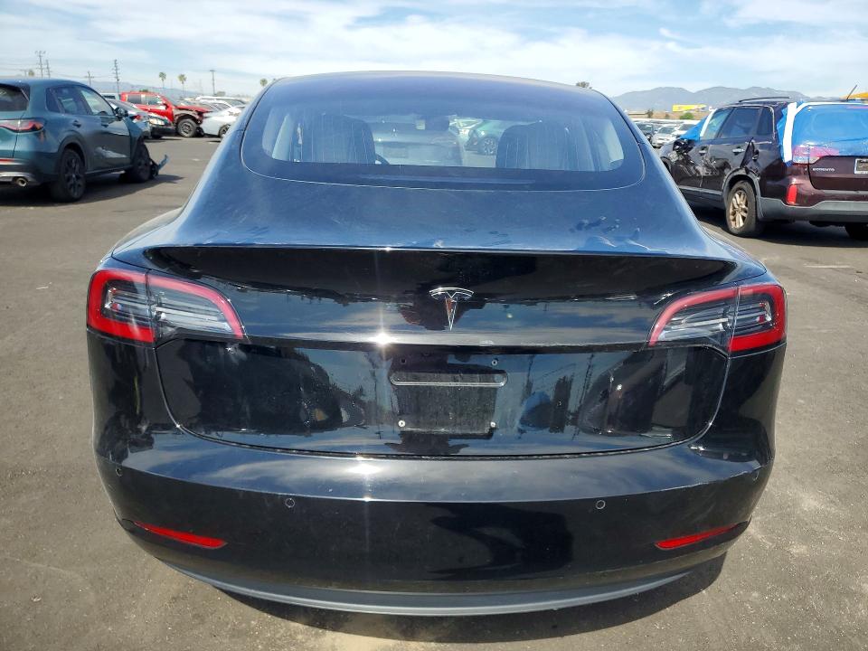 79627015 :رقم المزاد ، 5YJ3E1EA9JF012477 vin ، 2018 Tesla Model 3 مزاد بيع
