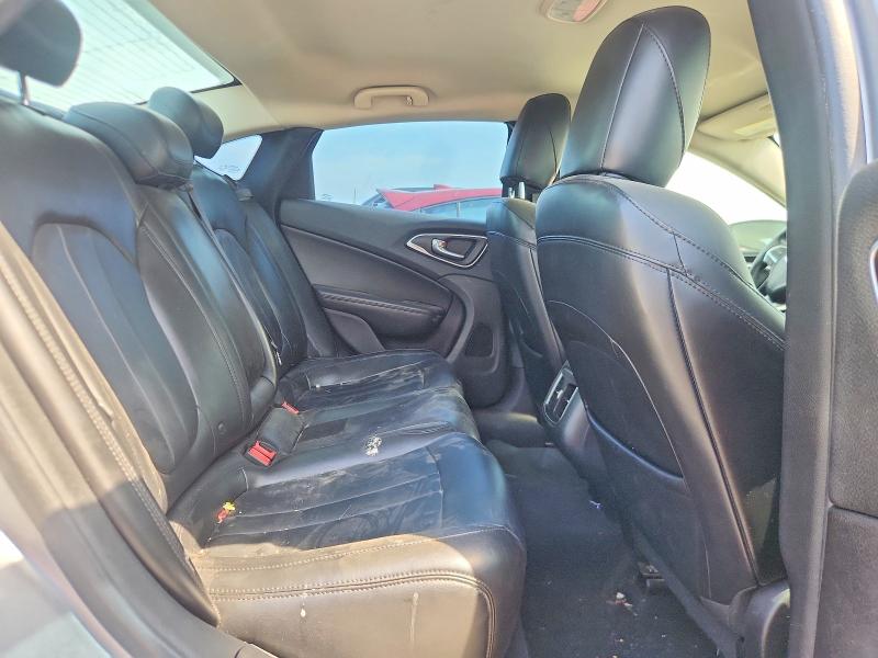 47262446 :رقم المزاد ، 1C3CCCCB6FN525017 vin ، 2015 Chrysler 200 مزاد بيع