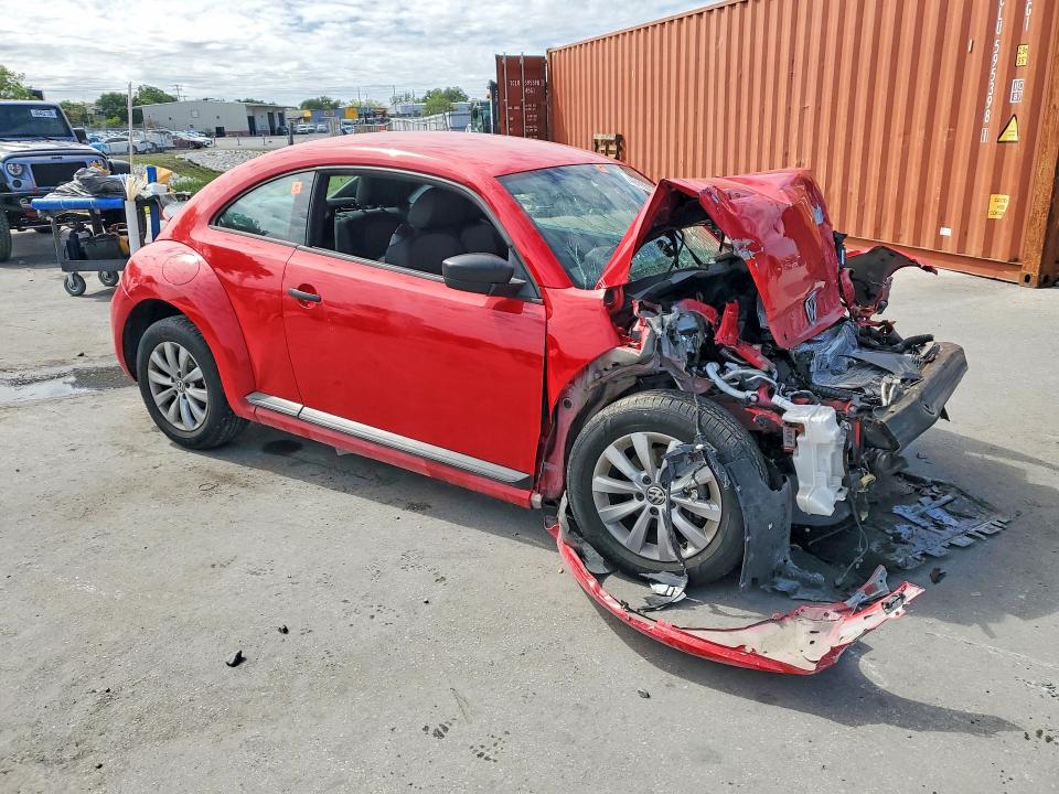 46165526 :رقم المزاد ، 3VWF17AT3HM628956 vin ، 2017 Volkswagen Beetle مزاد بيع