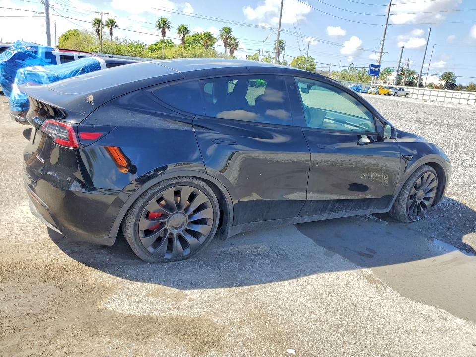 79912625 :رقم المزاد ، 7SAYGDEFXNF536596 vin ، 2022 Tesla Model Y مزاد بيع