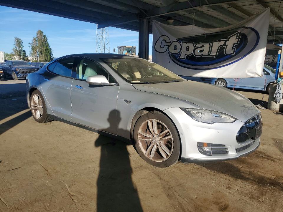 47648826 :رقم المزاد ، 5YJSA1H14EFP63625 vin ، 2014 Tesla Model S مزاد بيع