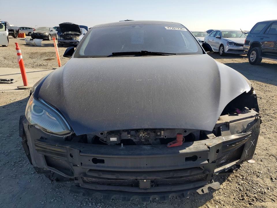 47201236 :رقم المزاد ، 5YJSA1H12FF083546 vin ، 2015 Tesla Model S مزاد بيع