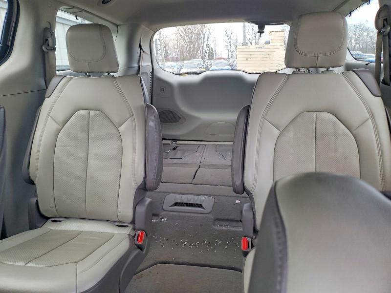 47691086 :رقم المزاد ، 2C4RC1EGXHR743700 vin ، 2017 Chrysler Pacifica مزاد بيع