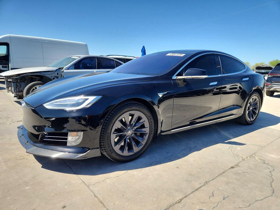 45861036 :رقم المزاد ، 5YJSA1E21JF275577 vin ، 2018 Tesla Model S مزاد بيع