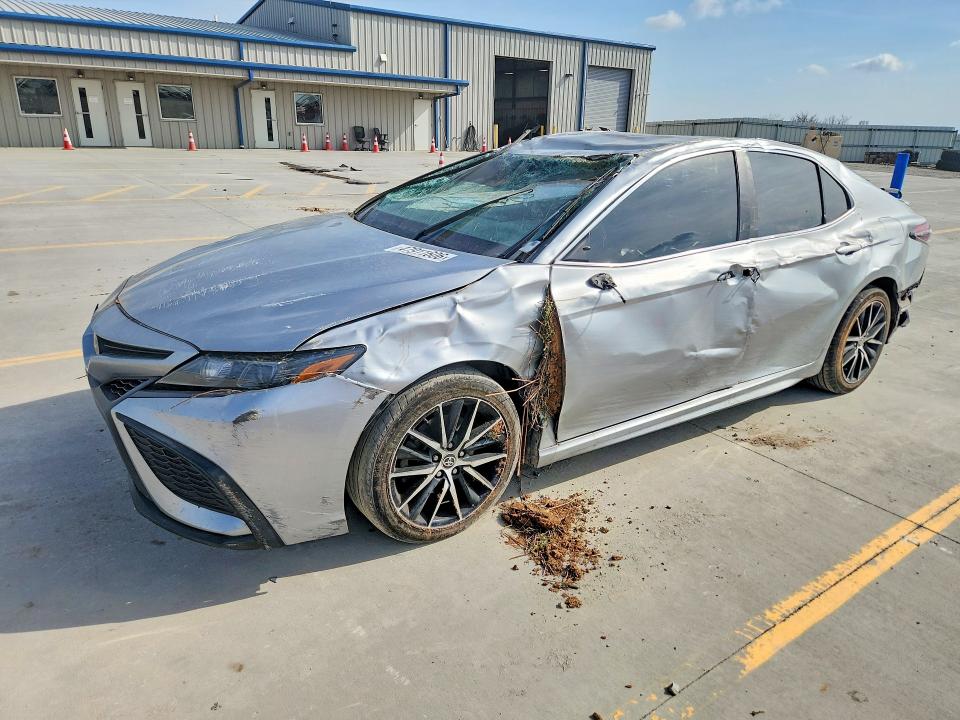 47911606 :رقم المزاد ، 4T1G11AK7NU695719 vin ، 2022 Toyota Camry مزاد بيع