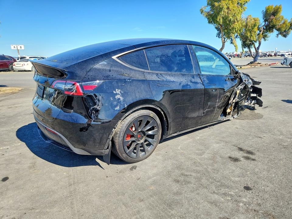 41604876 :رقم المزاد ، 7SAYGDEE8NF552559 vin ، 2022 Tesla Y مزاد بيع