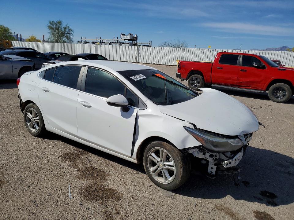 Продаж на аукціоні авто 2018 Chevrolet Cruze, vin: 1G1BE5SM0J7190472, номер лоту: 46231806