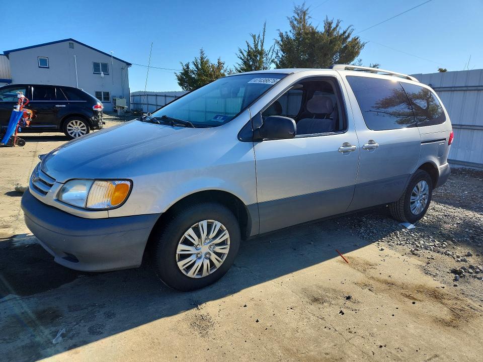 47438676 :رقم المزاد ، 4T3ZF13C22U453083 vin ، 2002 Toyota Sienna مزاد بيع
