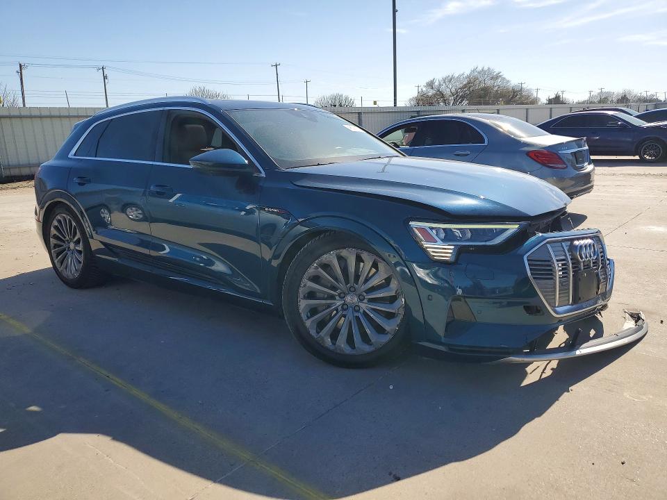 46029156 :رقم المزاد ، WA1VAAGE5KB012480 vin ، 2019 Audi E-tron مزاد بيع