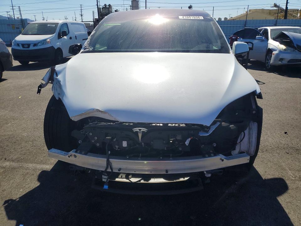 41601936 :رقم المزاد ، 7SAXCDE5XNF360177 vin ، 2022 Tesla Model X مزاد بيع