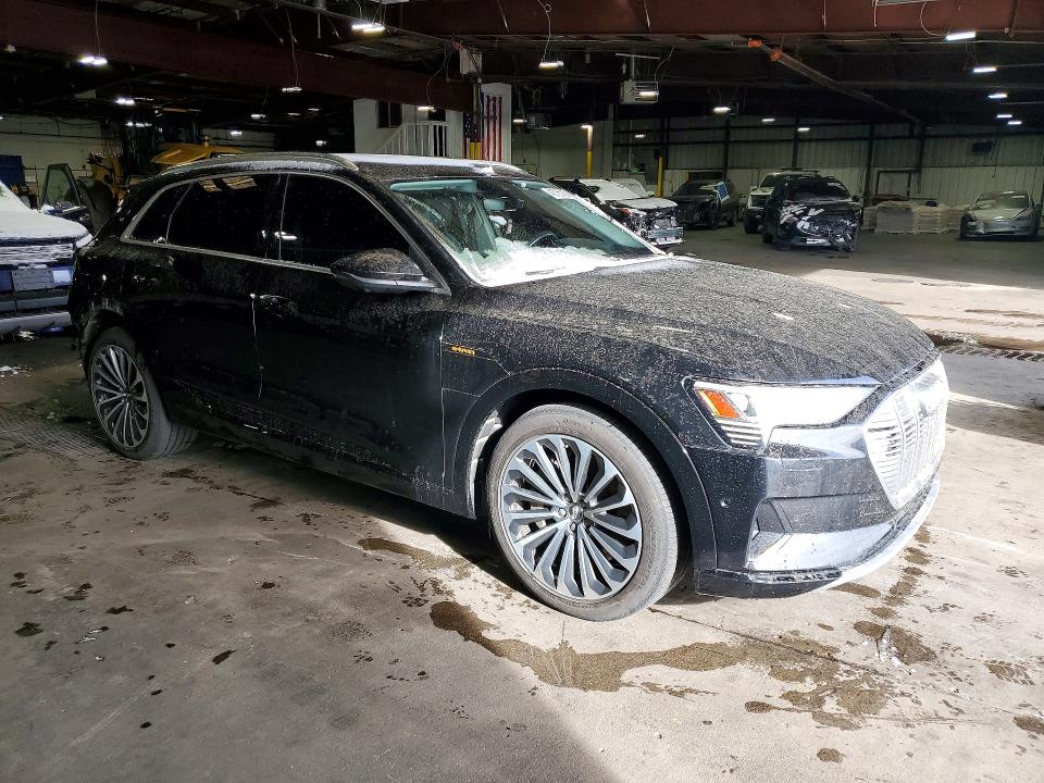 45755136 :رقم المزاد ، WA1VABGE2KB023281 vin ، 2019 Audi E-tron مزاد بيع