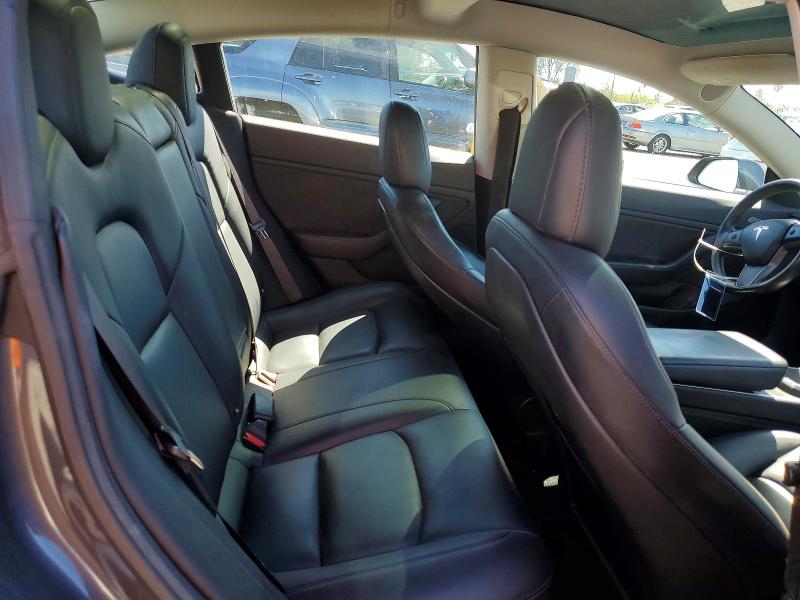 46743326 :رقم المزاد ، 5YJ3E1EA4JF028103 vin ، 2018 Tesla Model 3 مزاد بيع