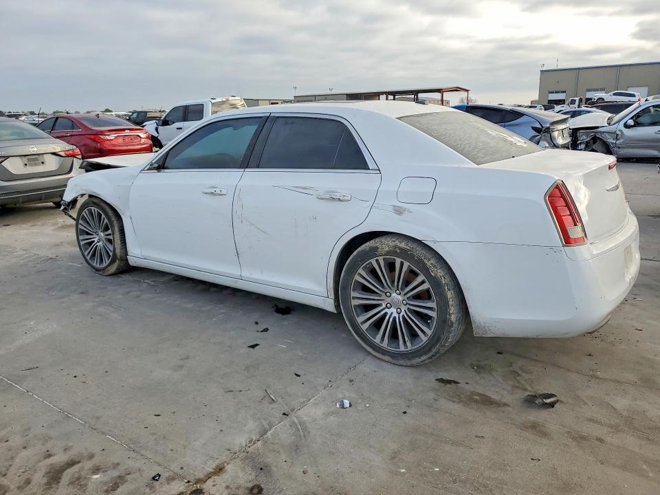 2013 Chrysler 300 მანქანა იყიდება აუქციონზე, vin: 2C3CCABG3DH551548, აუქციონის ნომერი: 47460236