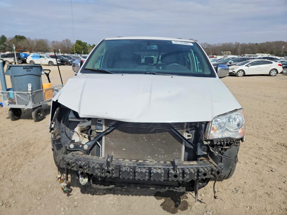 79143485 :رقم المزاد ، 2C4RC1CG4FR656889 vin ، 2015 Chrysler Town & Country مزاد بيع