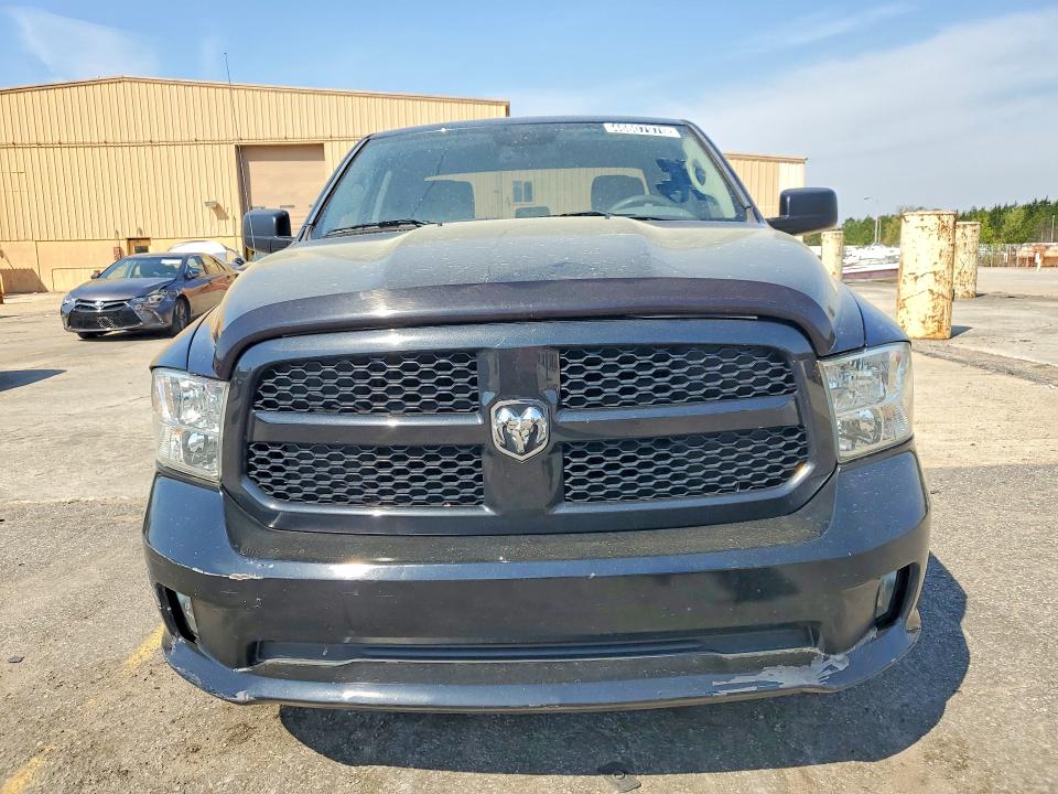 46807976 :رقم المزاد ، 1C6RR6FTXJS132391 vin ، 2018 Ram 1500 مزاد بيع