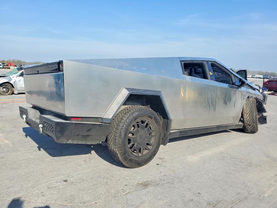48297196 :رقم المزاد ، 7G2CEHEE4RA017782 vin ، 2024 Tesla Cybertruck مزاد بيع