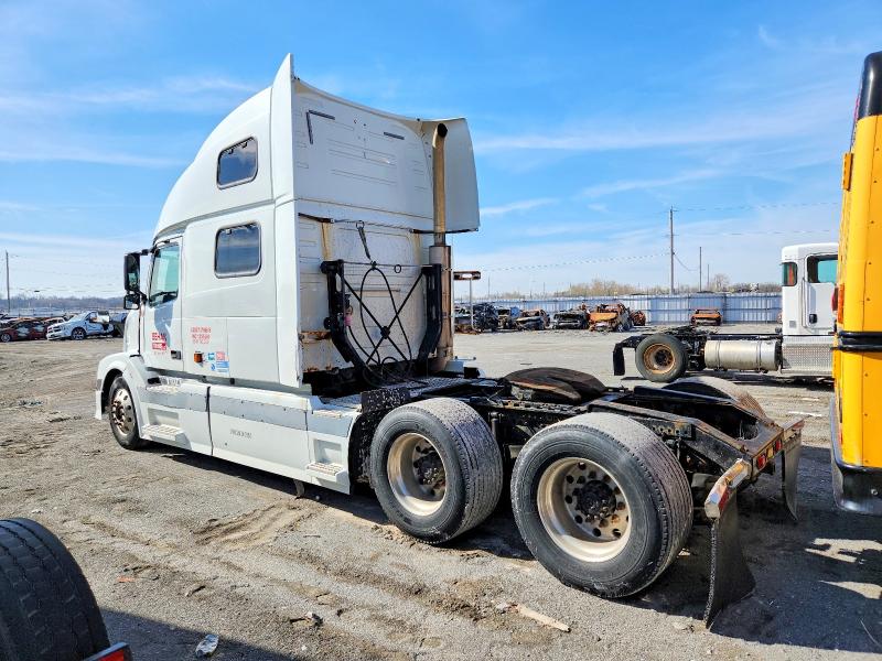 47058206 :رقم المزاد ، 4V4NC9TJX3N341861 vin ، 2003 Volvo Vnl مزاد بيع