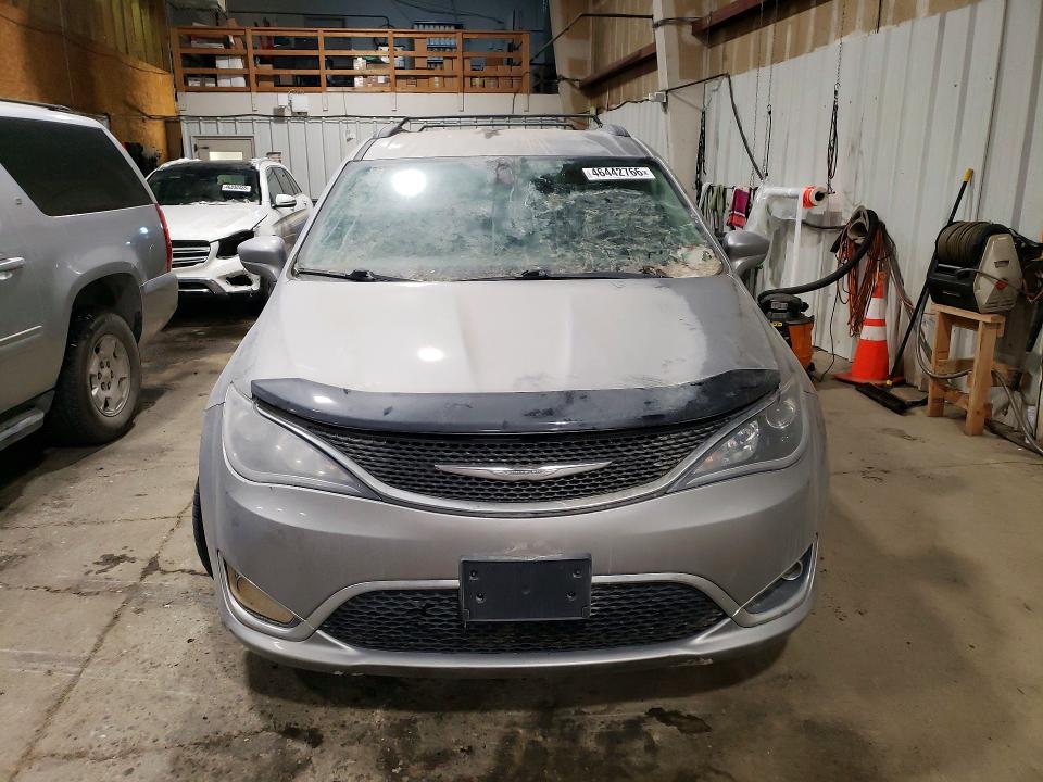 46442766 :رقم المزاد ، 2C4RC1BG6HR668689 vin ، 2017 Chrysler Pacifica مزاد بيع