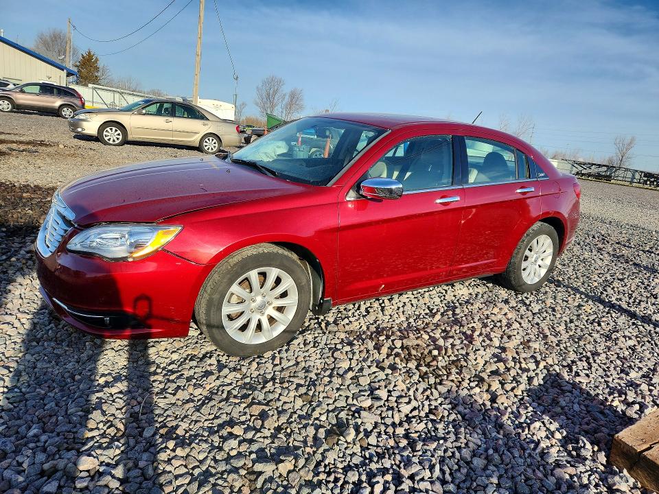 47240086 :رقم المزاد ، 1C3CCBCG5DN524525 vin ، 2013 Chrysler 200 مزاد بيع