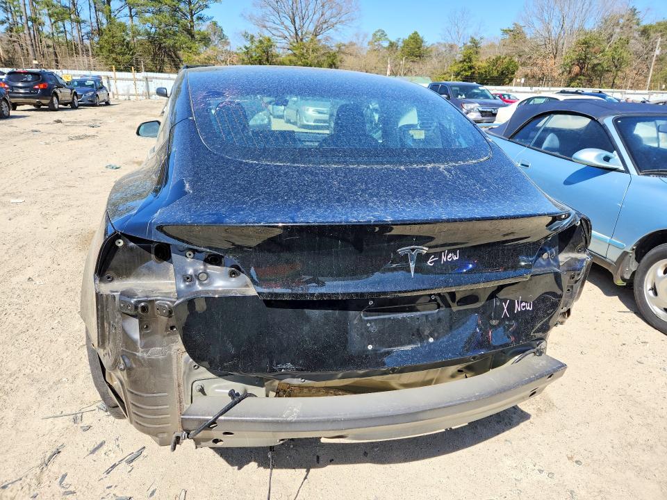 41743556 :رقم المزاد ، 5YJ3E1EB1JF115725 vin ، 2018 Tesla Model 3 مزاد بيع