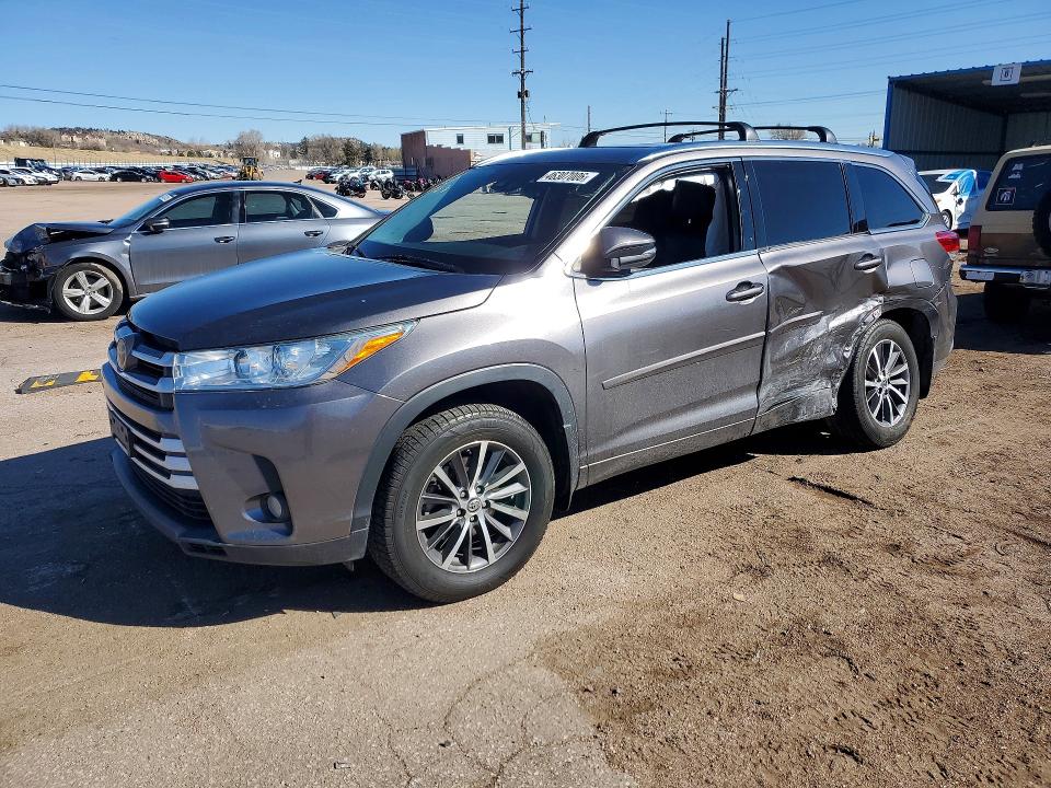 2018 Toyota Highlander მანქანა იყიდება აუქციონზე, vin: 5TDJZRFH4JS534807, აუქციონის ნომერი: 46307006