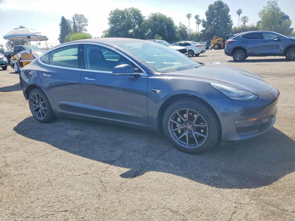 47172686 :رقم المزاد ، 5YJ3E1EA6JF158271 vin ، 2018 Tesla Model 3 مزاد بيع